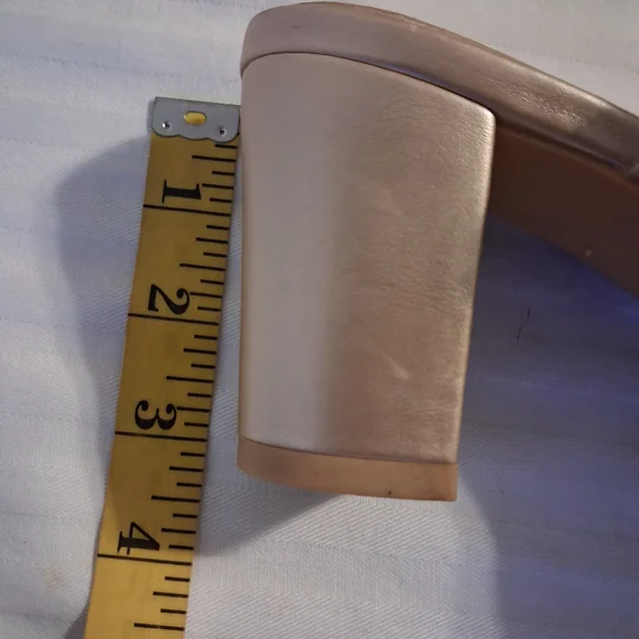 Gold Sandals With Braided Strap - Picture 6 of 9